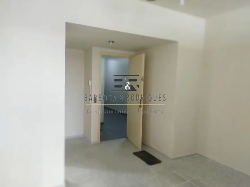 Sala Comercial para alugar, 30m2 em Madureira, Rio De Janeiro - RJ - imagem 3 Foto 3 de Sala Comercial para alugar, 30m2 em Madureira, Rio De Janeiro - RJ