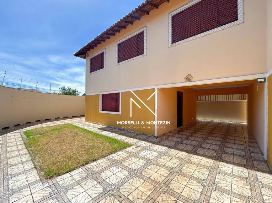 Sobrado com 3 quartos à venda, 188m2 em Santa Mônica, Londrina - PR - imagem 3 Foto 3 de Sobrado com 3 quartos à venda, 188m2 em Santa Mônica, Londrina - PR
