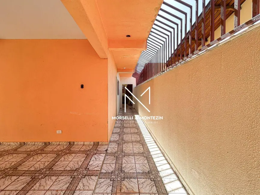 Sobrado com 3 quartos à venda, 188m2 em Santa Mônica, Londrina - PR - imagem 7 Foto 7 de Sobrado com 3 quartos à venda, 188m2 em Santa Mônica, Londrina - PR