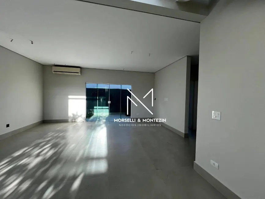 Sobrado com 4 quartos à venda, 390m2 em Vivendas do Arvoredo, Londrina - PR - imagem 8 Foto 8 de Sobrado com 4 quartos à venda, 390m2 em Vivendas do Arvoredo, Londrina - PR