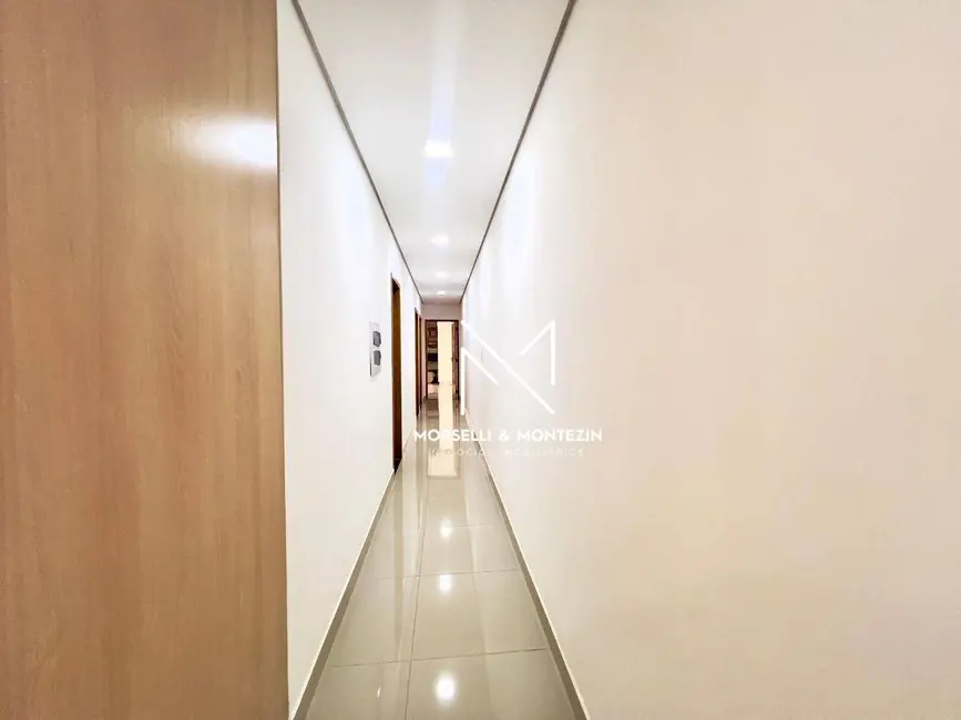 Casa com 3 quartos à venda, 212m2 em Monte Carlo, Londrina - PR - imagem 8 Foto 8 de Casa com 3 quartos à venda, 212m2 em Monte Carlo, Londrina - PR