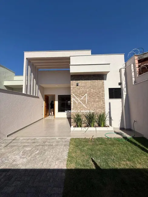 Casa com 3 quartos à venda, 150m2 em Bandeirantes, Londrina - PR - imagem 3 Foto 3 de Casa com 3 quartos à venda, 150m2 em Bandeirantes, Londrina - PR