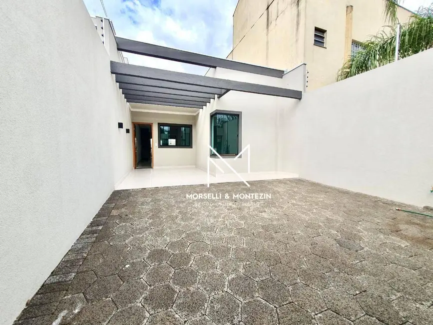 Casa com 3 quartos à venda, 150m2 em Bandeirantes, Londrina - PR - imagem 1 Foto 1 de Casa com 3 quartos à venda, 150m2 em Bandeirantes, Londrina - PR