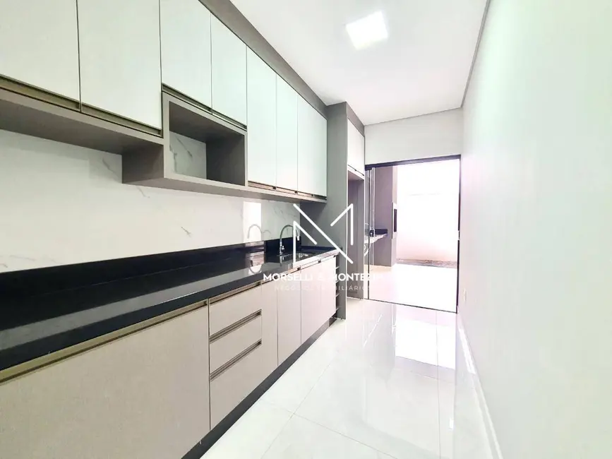 Casa com 3 quartos à venda, 150m2 em Bandeirantes, Londrina - PR - imagem 7 Foto 7 de Casa com 3 quartos à venda, 150m2 em Bandeirantes, Londrina - PR