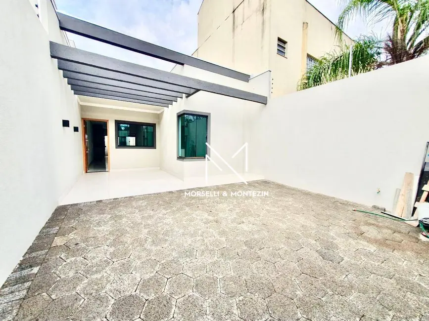 Casa com 3 quartos à venda, 150m2 em Bandeirantes, Londrina - PR - imagem 2 Foto 2 de Casa com 3 quartos à venda, 150m2 em Bandeirantes, Londrina - PR