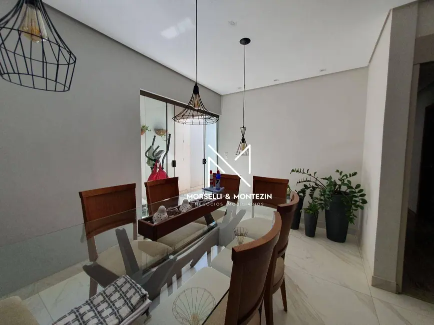 Casa com 3 quartos à venda, 250m2 em Jardim Tarumã, Londrina - PR - imagem 6 Foto 6 de Casa com 3 quartos à venda, 250m2 em Jardim Tarumã, Londrina - PR