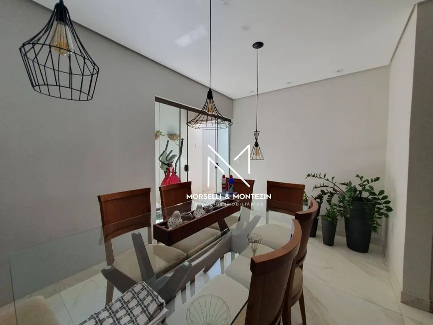 Casa com 3 quartos à venda, 250m2 em Jardim Tarumã, Londrina - PR - imagem 5 Foto 5 de Casa com 3 quartos à venda, 250m2 em Jardim Tarumã, Londrina - PR