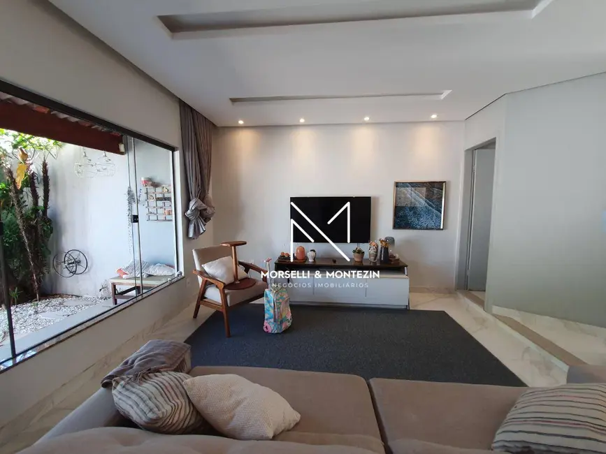 Casa com 3 quartos à venda, 250m2 em Jardim Tarumã, Londrina - PR - imagem 8 Foto 8 de Casa com 3 quartos à venda, 250m2 em Jardim Tarumã, Londrina - PR