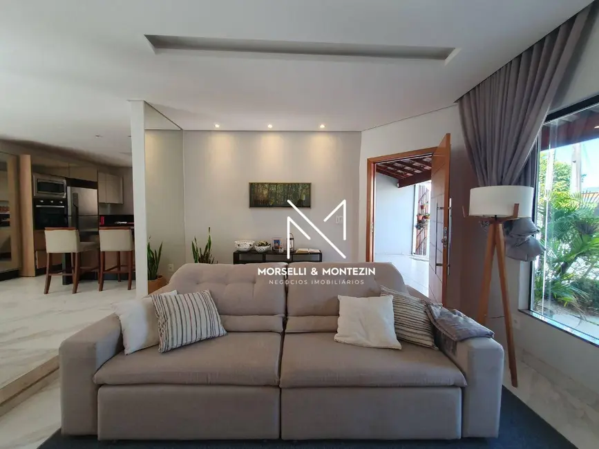 Casa com 3 quartos à venda, 250m2 em Jardim Tarumã, Londrina - PR - imagem 9 Foto 9 de Casa com 3 quartos à venda, 250m2 em Jardim Tarumã, Londrina - PR