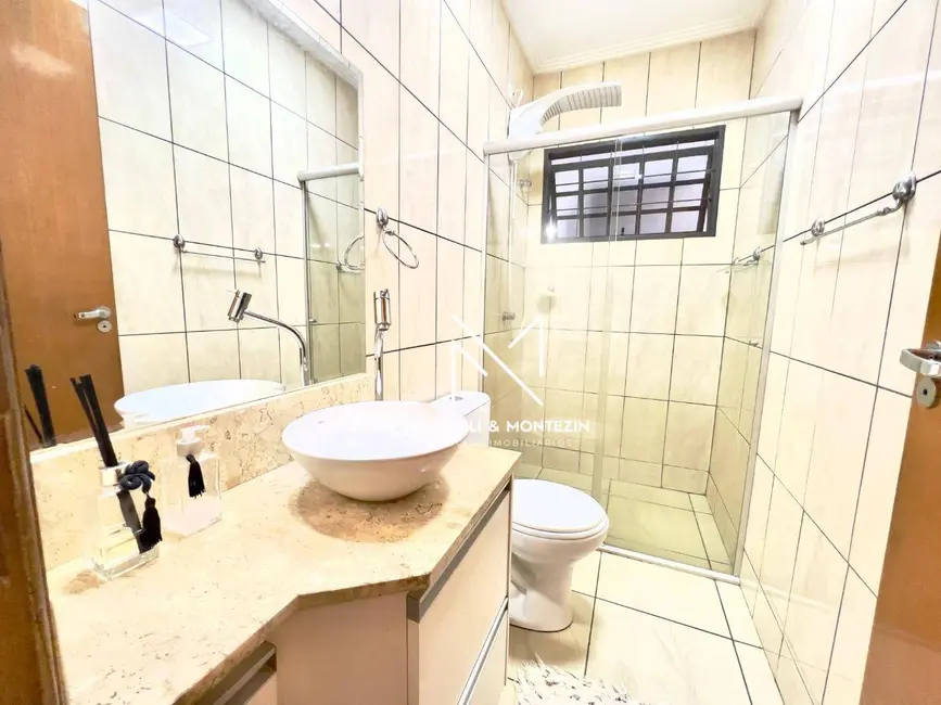 Casa com 3 quartos à venda, 150m2 em Bandeirantes, Londrina - PR - imagem 7 Foto 7 de Casa com 3 quartos à venda, 150m2 em Bandeirantes, Londrina - PR