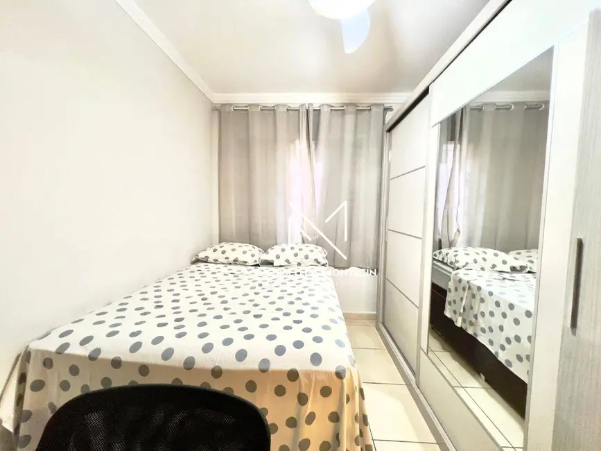 Casa com 3 quartos à venda, 150m2 em Bandeirantes, Londrina - PR - imagem 8 Foto 8 de Casa com 3 quartos à venda, 150m2 em Bandeirantes, Londrina - PR