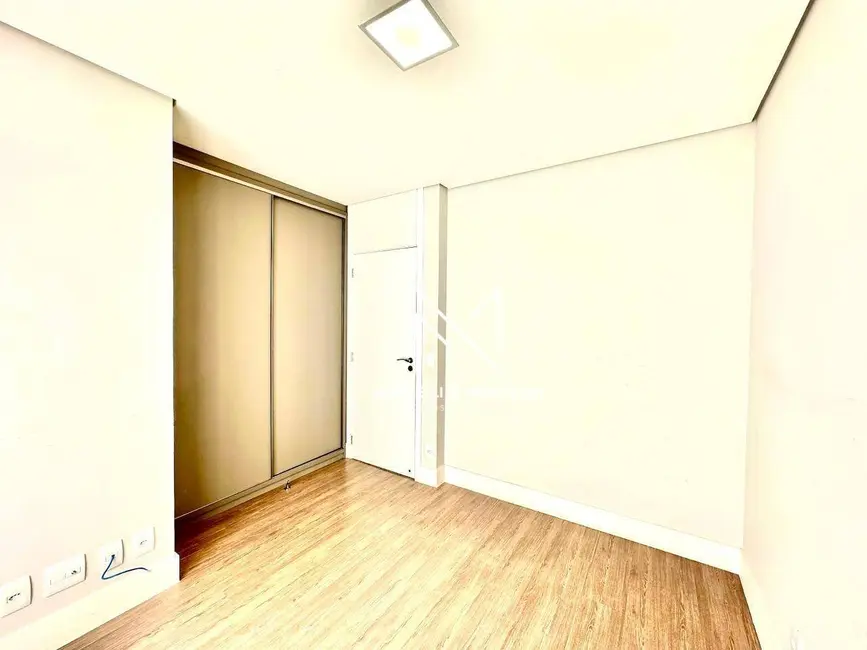 Apartamento com 3 quartos à venda, 173m2 em Londrina - PR - imagem 4 Foto 4 de Apartamento com 3 quartos à venda, 173m2 em Londrina - PR