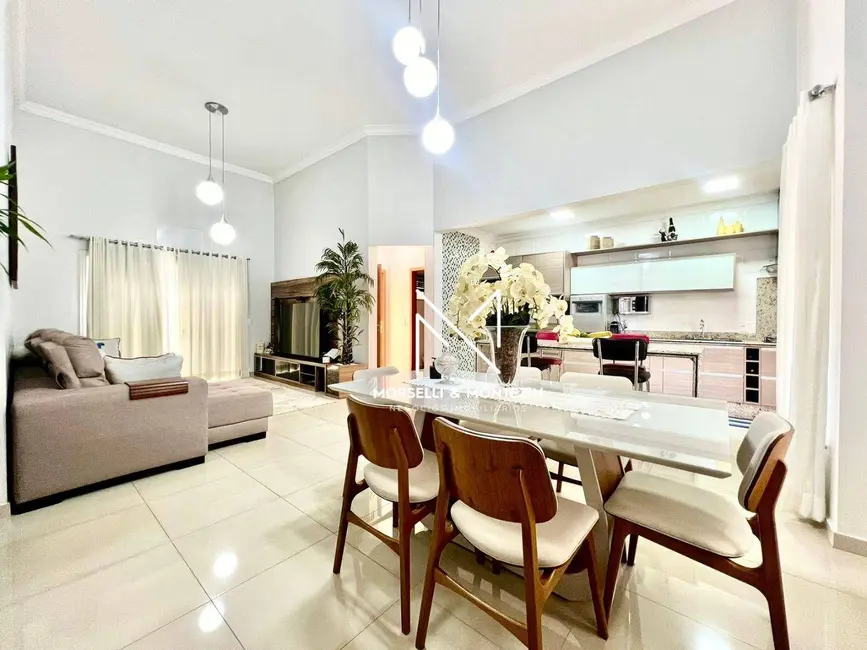 Casa de Condomínio com 3 quartos à venda, 200m2 em Parque Jamaica, Londrina - PR - imagem 3 Foto 3 de Casa de Condomínio com 3 quartos à venda, 200m2 em Parque Jamaica, Londrina - PR