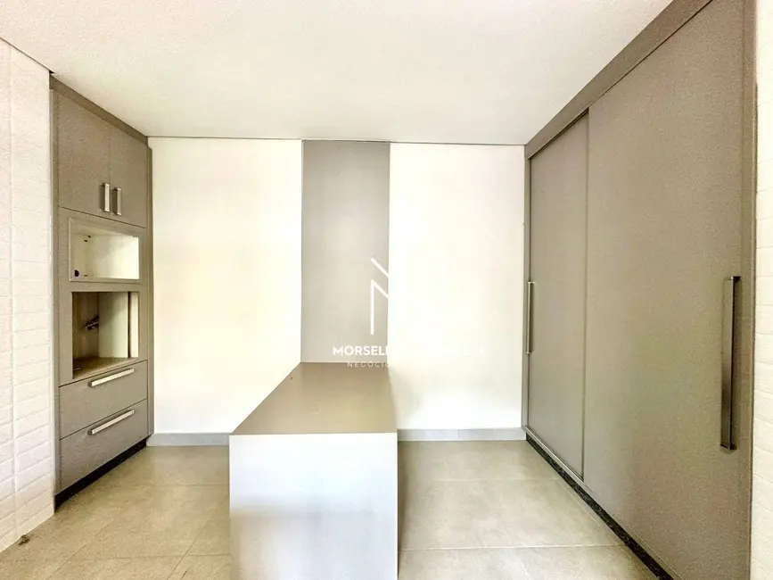 Casa de Condomínio com 5 quartos à venda, 1200m2 em Jardim São Jorge, Londrina - PR - imagem 9 Foto 9 de Casa de Condomínio com 5 quartos à venda, 1200m2 em Jardim São Jorge, Londrina - PR