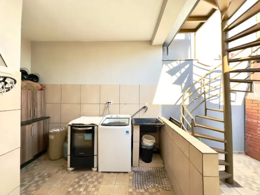 Casa de Condomínio com 3 quartos à venda, 173m2 em Sabará III, Londrina - PR - imagem 7 Foto 7 de Casa de Condomínio com 3 quartos à venda, 173m2 em Sabará III, Londrina - PR