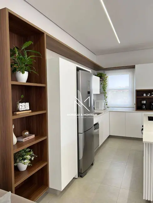 Foto 8 de Sobrado com 3 quartos à venda, 287m2 em Londrina - PR