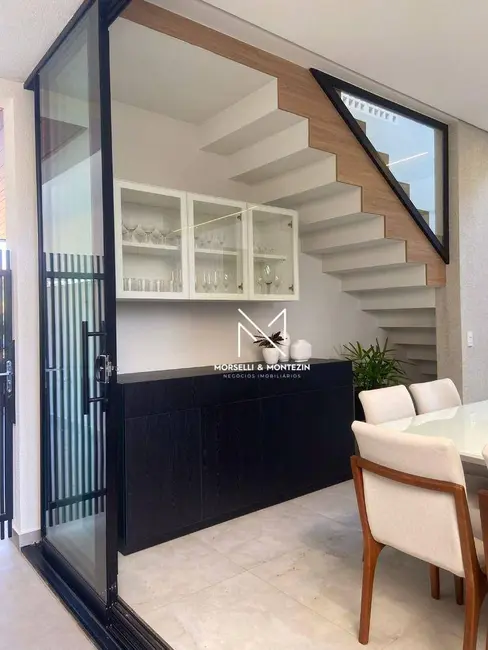 Sobrado com 3 quartos à venda, 252m2 em Londrina - PR - imagem 6 Foto 6 de Sobrado com 3 quartos à venda, 252m2 em Londrina - PR