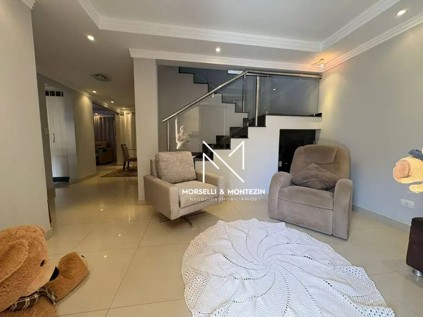 Casa de Condomínio com 3 quartos à venda, 250m2 em Aragarça, Londrina - PR - imagem 8 Foto 8 de Casa de Condomínio com 3 quartos à venda, 250m2 em Aragarça, Londrina - PR