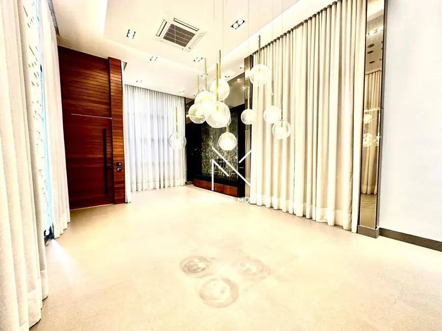 Casa com 4 quartos à venda, 500m2 em Londrina - PR - imagem 2 Foto 2 de Casa com 4 quartos à venda, 500m2 em Londrina - PR