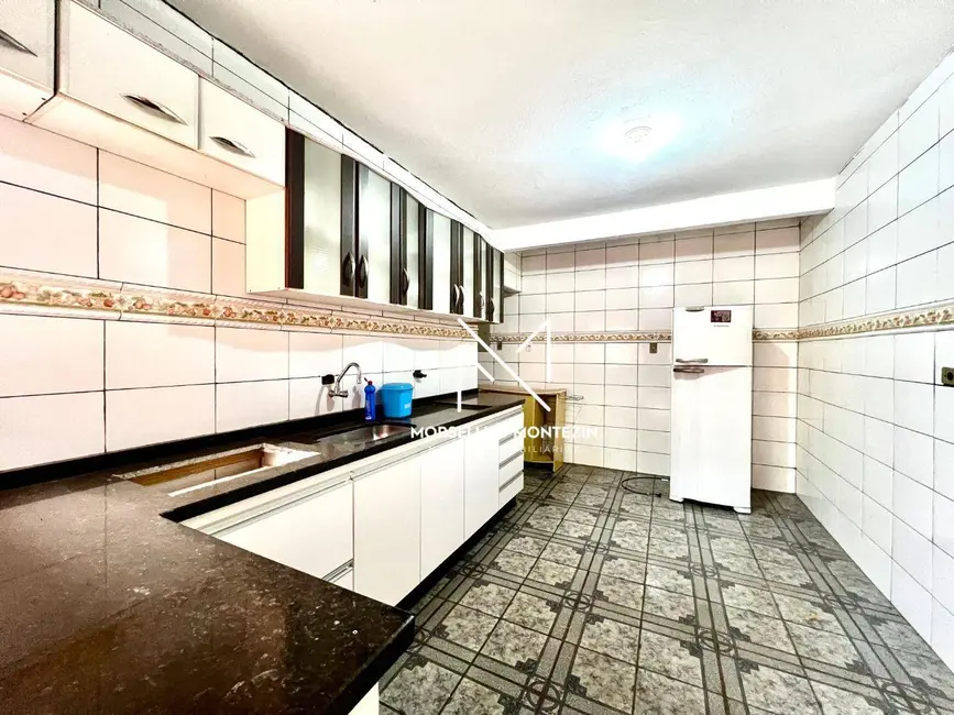 Casa com 3 quartos à venda, 295m2 em Santa Rita 1, Londrina - PR - imagem 2 Foto 2 de Casa com 3 quartos à venda, 295m2 em Santa Rita 1, Londrina - PR