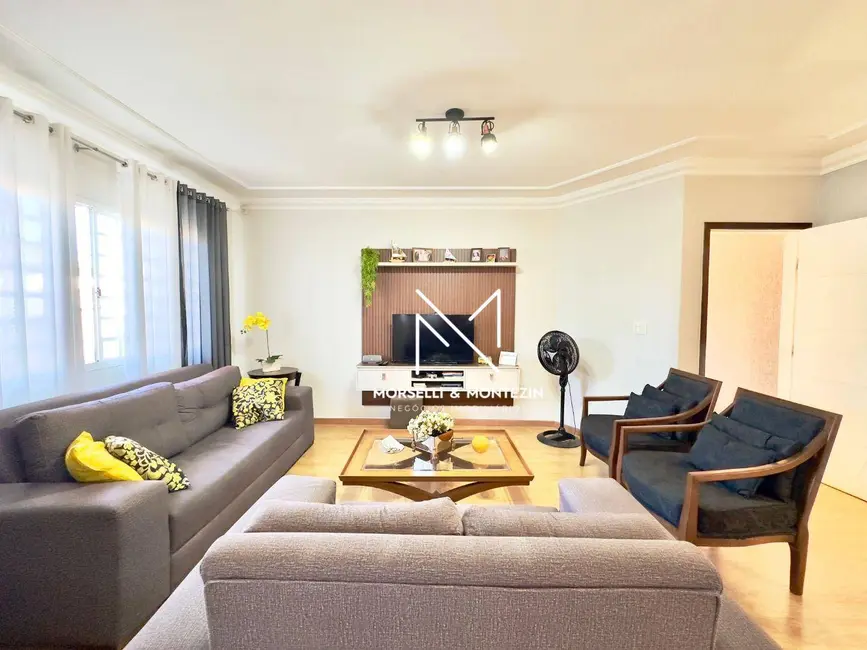 Sobrado com 4 quartos à venda, 420m2 em Califórnia, Londrina - PR - imagem 6 Foto 6 de Sobrado com 4 quartos à venda, 420m2 em Califórnia, Londrina - PR