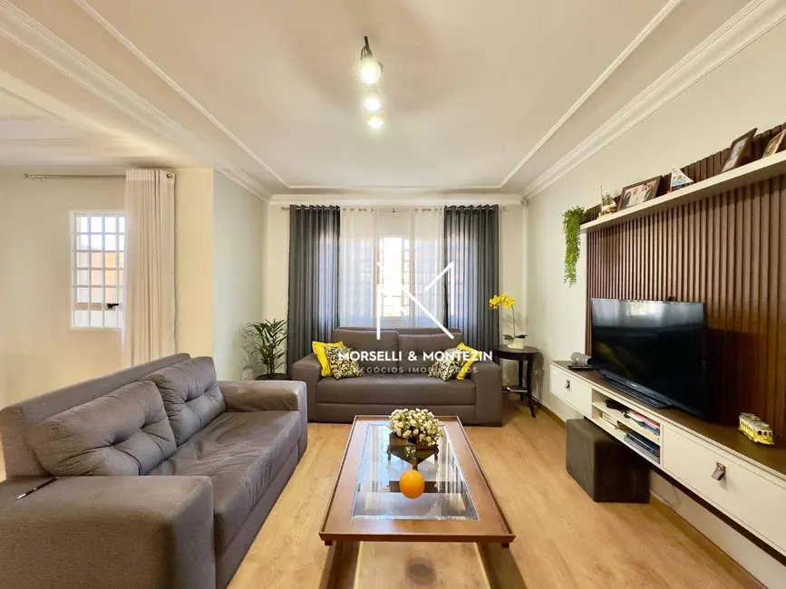 Sobrado com 4 quartos à venda, 420m2 em Califórnia, Londrina - PR - imagem 2 Foto 2 de Sobrado com 4 quartos à venda, 420m2 em Califórnia, Londrina - PR