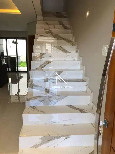 Sobrado com 3 quartos à venda, 155m2 em Jardim Guararapes, Londrina - PR - imagem 8 Foto 8 de Sobrado com 3 quartos à venda, 155m2 em Jardim Guararapes, Londrina - PR