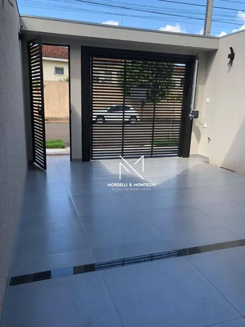 Sobrado com 3 quartos à venda, 155m2 em Jardim Guararapes, Londrina - PR - imagem 3 Foto 3 de Sobrado com 3 quartos à venda, 155m2 em Jardim Guararapes, Londrina - PR