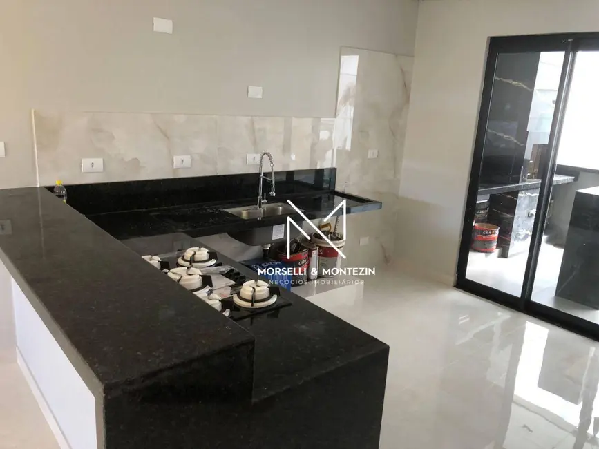 Sobrado com 3 quartos à venda, 155m2 em Jardim Guararapes, Londrina - PR - imagem 6 Foto 6 de Sobrado com 3 quartos à venda, 155m2 em Jardim Guararapes, Londrina - PR