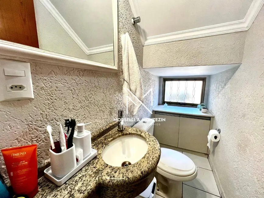 Sobrado com 3 quartos à venda, 125m2 em Portal de Versalhes 1, Londrina - PR - imagem 8 Foto 8 de Sobrado com 3 quartos à venda, 125m2 em Portal de Versalhes 1, Londrina - PR