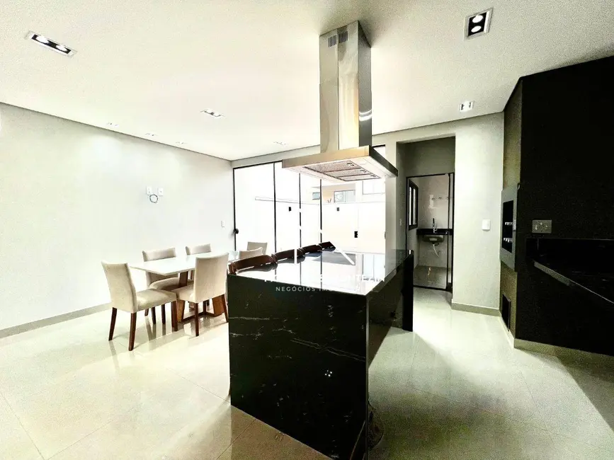 Sobrado com 3 quartos à venda, 125m2 em Jardim Ecoville I, Cambe - PR - imagem 6 Foto 6 de Sobrado com 3 quartos à venda, 125m2 em Jardim Ecoville I, Cambe - PR