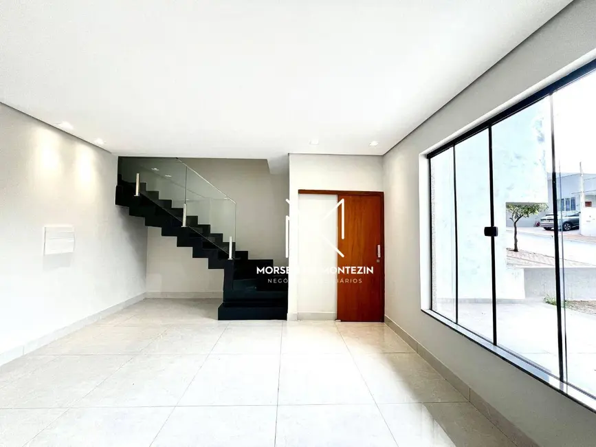 Sobrado com 3 quartos à venda, 126m2 em Cambe - PR - imagem 2 Foto 2 de Sobrado com 3 quartos à venda, 126m2 em Cambe - PR