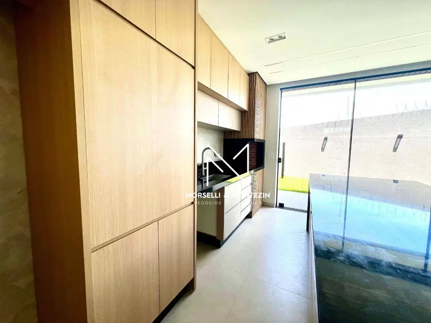 Sobrado com 3 quartos à venda, 170m2 em Londrina - PR - imagem 4 Foto 4 de Sobrado com 3 quartos à venda, 170m2 em Londrina - PR