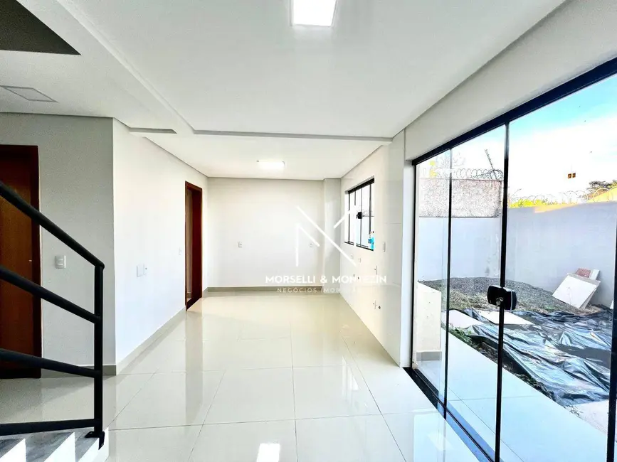 Foto 2 de Sobrado com 3 quartos à venda, 126m2 em Colúmbia, Londrina - PR