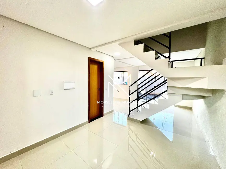 Foto 4 de Sobrado com 3 quartos à venda, 126m2 em Colúmbia, Londrina - PR