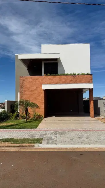 Foto 1 de Sobrado com 3 quartos à venda, 252m2 em Jardim da Luz, Londrina - PR
