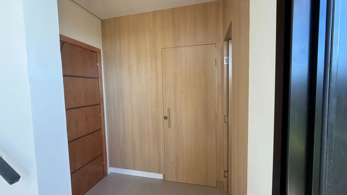 Foto 3 de Sobrado com 3 quartos à venda, 252m2 em Jardim da Luz, Londrina - PR