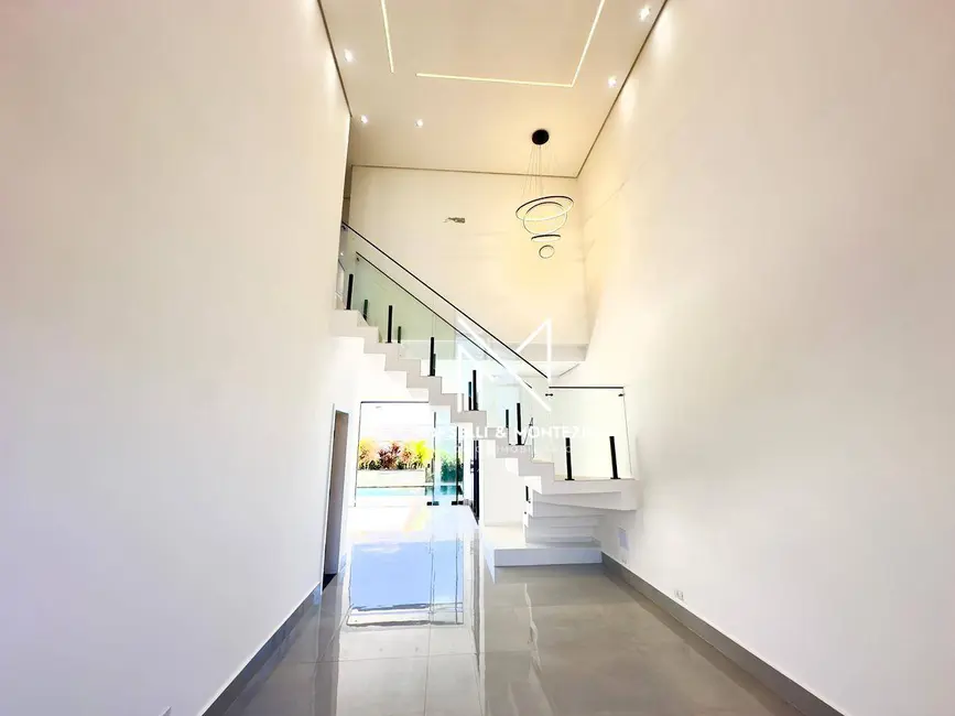 Foto 2 de Casa de Condomínio com 3 quartos à venda, 252m2 em Conjunto Habitacional Alexandre Urbanas, Londrina - PR