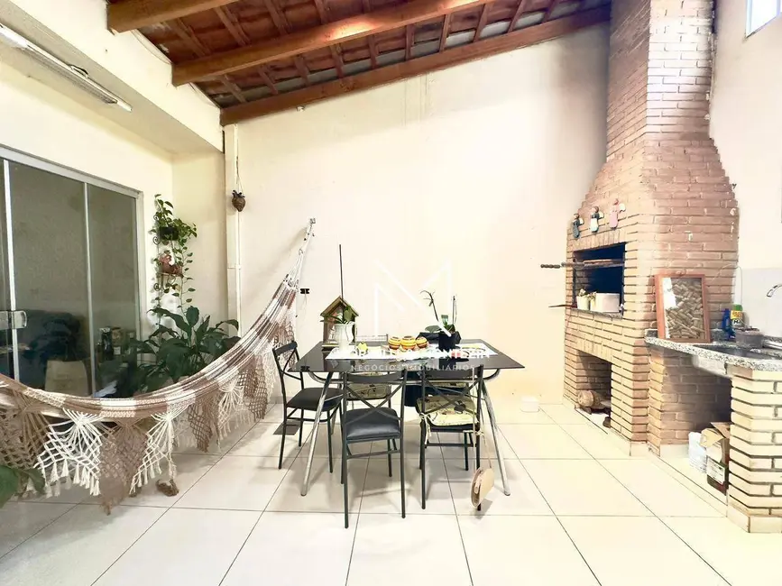 Foto 9 de Casa de Condomínio com 3 quartos à venda, 192m2 em Parque Jamaica, Londrina - PR