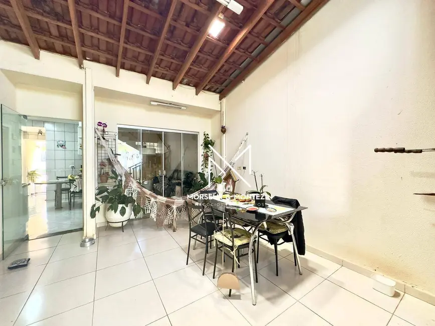 Foto 9 de Casa de Condomínio com 3 quartos à venda, 192m2 em Parque Jamaica, Londrina - PR