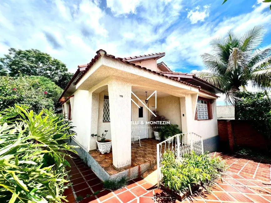 Foto 1 de Casa com 3 quartos à venda, 520m2 em Santa Mariana - PR