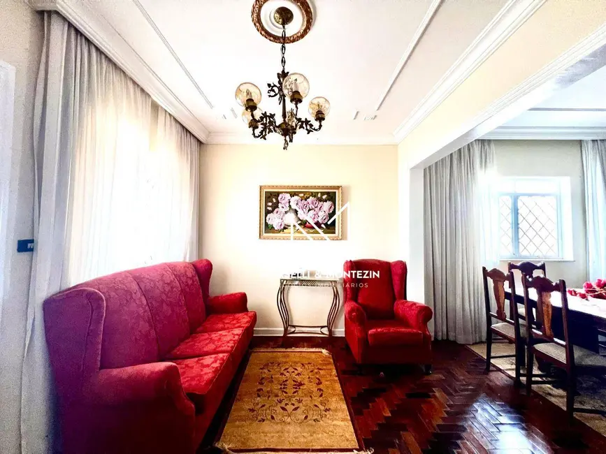 Foto 2 de Casa com 3 quartos à venda, 520m2 em Santa Mariana - PR