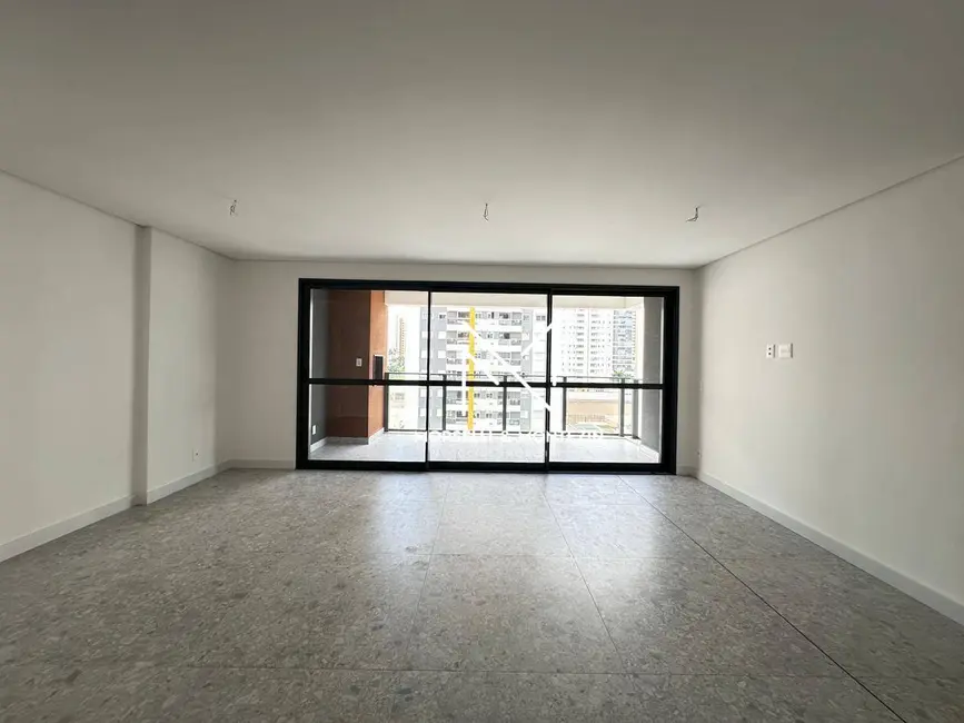 Foto 8 de Apartamento com 3 quartos à venda, 213m2 em Londrina - PR