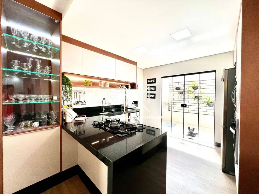 Foto 8 de Casa de Condomínio com 3 quartos à venda, 371m2 em Heimtal, Londrina - PR