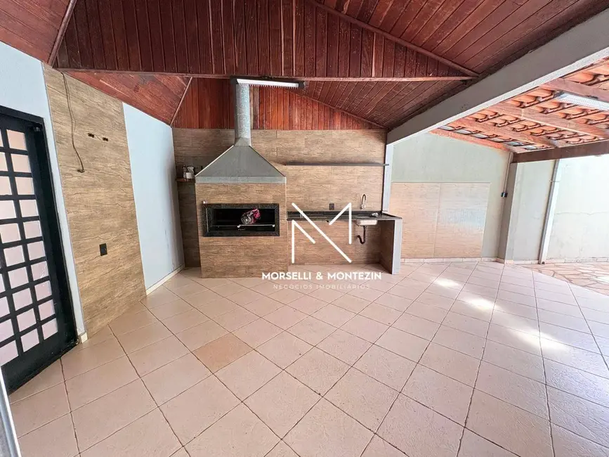 Casa com 3 quartos à venda, 300m2 em Lindóia, Londrina - PR - imagem 6 Foto 6 de Casa com 3 quartos à venda, 300m2 em Lindóia, Londrina - PR