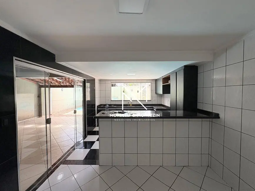 Casa com 3 quartos à venda, 300m2 em Lindóia, Londrina - PR - imagem 8 Foto 8 de Casa com 3 quartos à venda, 300m2 em Lindóia, Londrina - PR