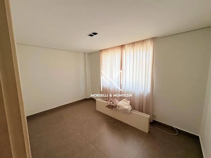 Casa com 3 quartos à venda, 300m2 em Lindóia, Londrina - PR - imagem 9 Foto 9 de Casa com 3 quartos à venda, 300m2 em Lindóia, Londrina - PR