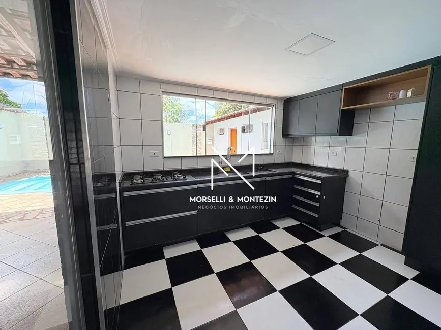 Casa com 3 quartos à venda, 300m2 em Lindóia, Londrina - PR - imagem 7 Foto 7 de Casa com 3 quartos à venda, 300m2 em Lindóia, Londrina - PR