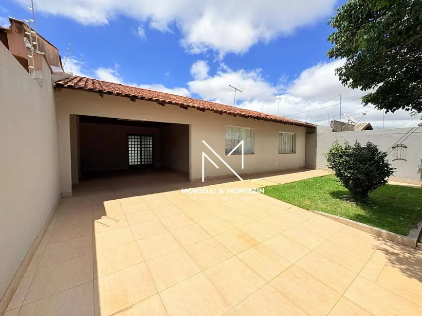 Casa com 3 quartos à venda, 300m2 em Lindóia, Londrina - PR - imagem 3 Foto 3 de Casa com 3 quartos à venda, 300m2 em Lindóia, Londrina - PR