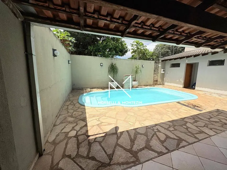 Casa com 3 quartos à venda, 300m2 em Lindóia, Londrina - PR - imagem 2 Foto 2 de Casa com 3 quartos à venda, 300m2 em Lindóia, Londrina - PR